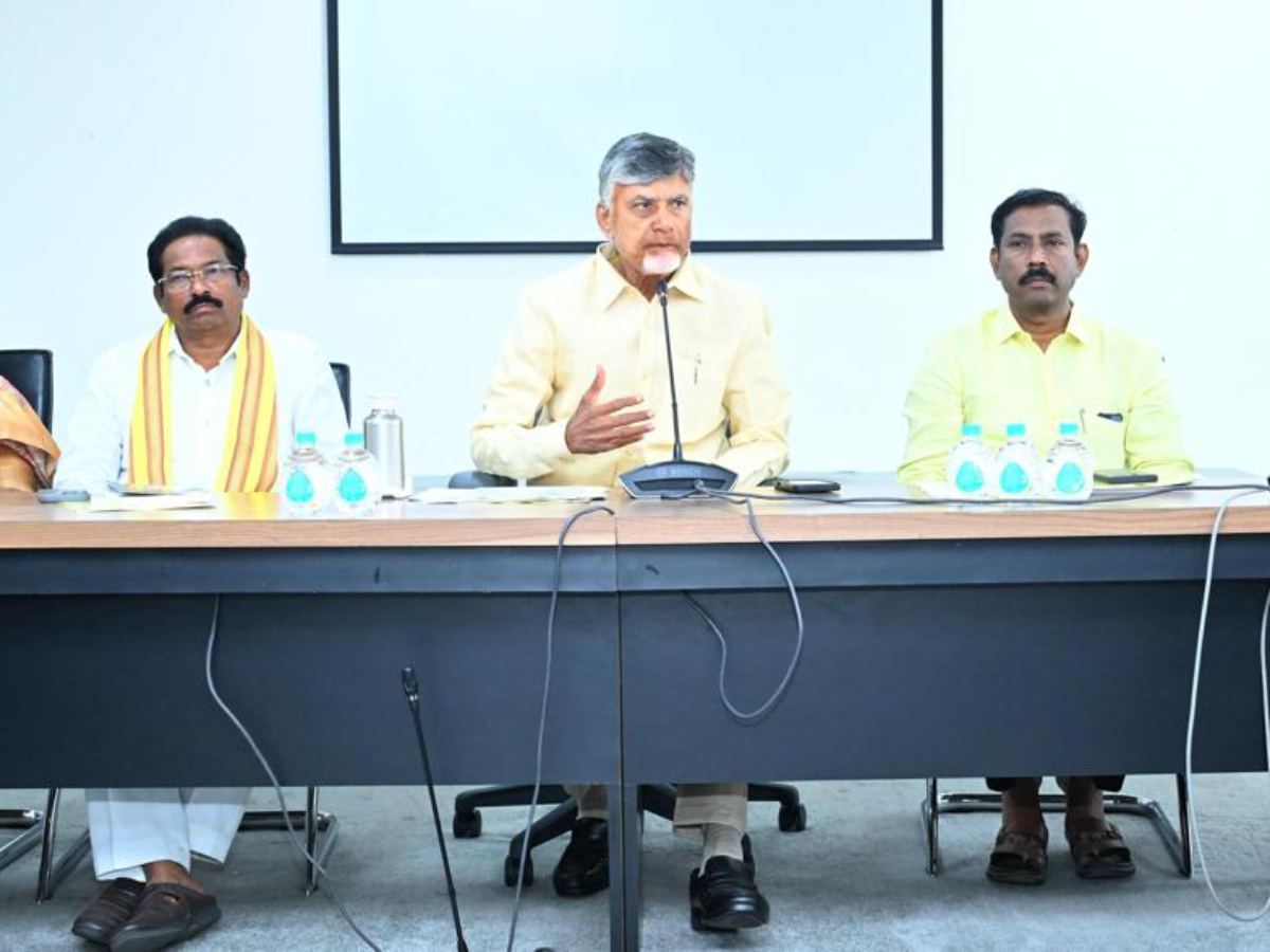 chandrababu-addressing-mlas-and-mps-in-tdlp-meeting
