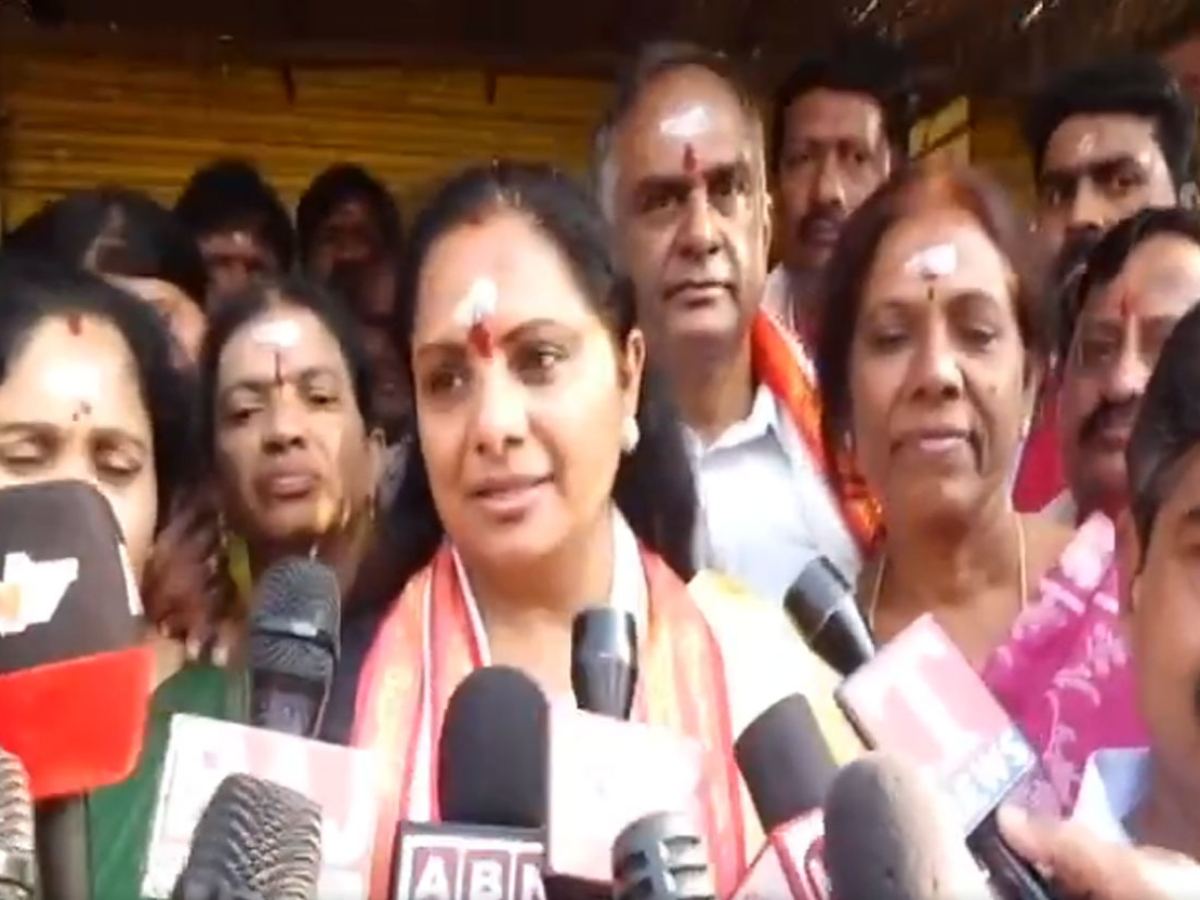 Kalvakuntla Kavitha Comments on AP Political Leaders