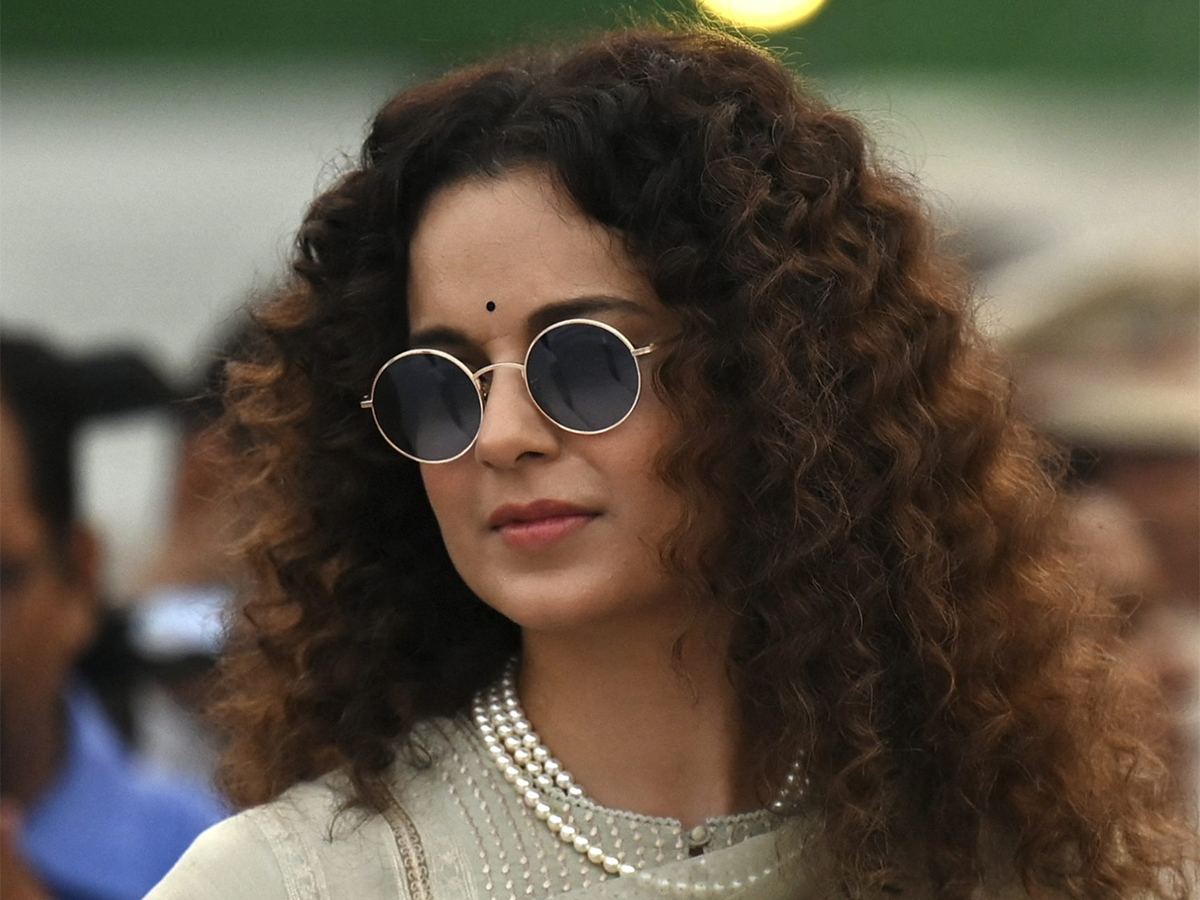 Kangana Ranaut warrant, Kangana legal trouble, Kangana vs Javed Akhtar, Kangana Ranaut case, Kangana defamation case, Bollywood legal cases, Javed Akhtar defamation, Kangana court appearance, Kangana Ranaut controversy, Bollywood lawsuits, Kangana Ranaut arrest news, Kangana Ranaut legal battle, Kangana Ranaut news update, Bollywood courtroom drama, non-bailable warrant Bollywood, Kangana latest news, Javed Akhtar lawsuit, Kangana Ranaut Emergency movie, Kangana Ranaut legal issues