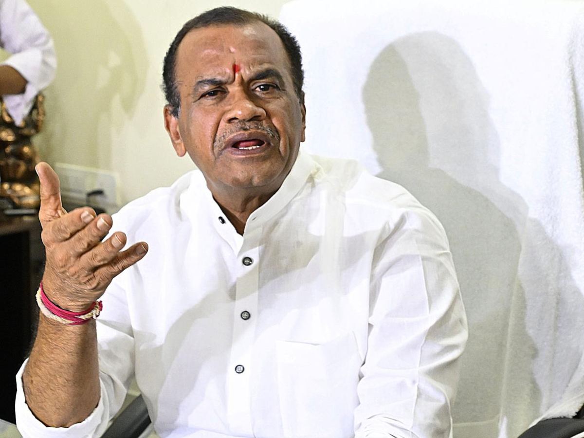 komatireddy-venkata-reddy Said KTR as political bachagadu