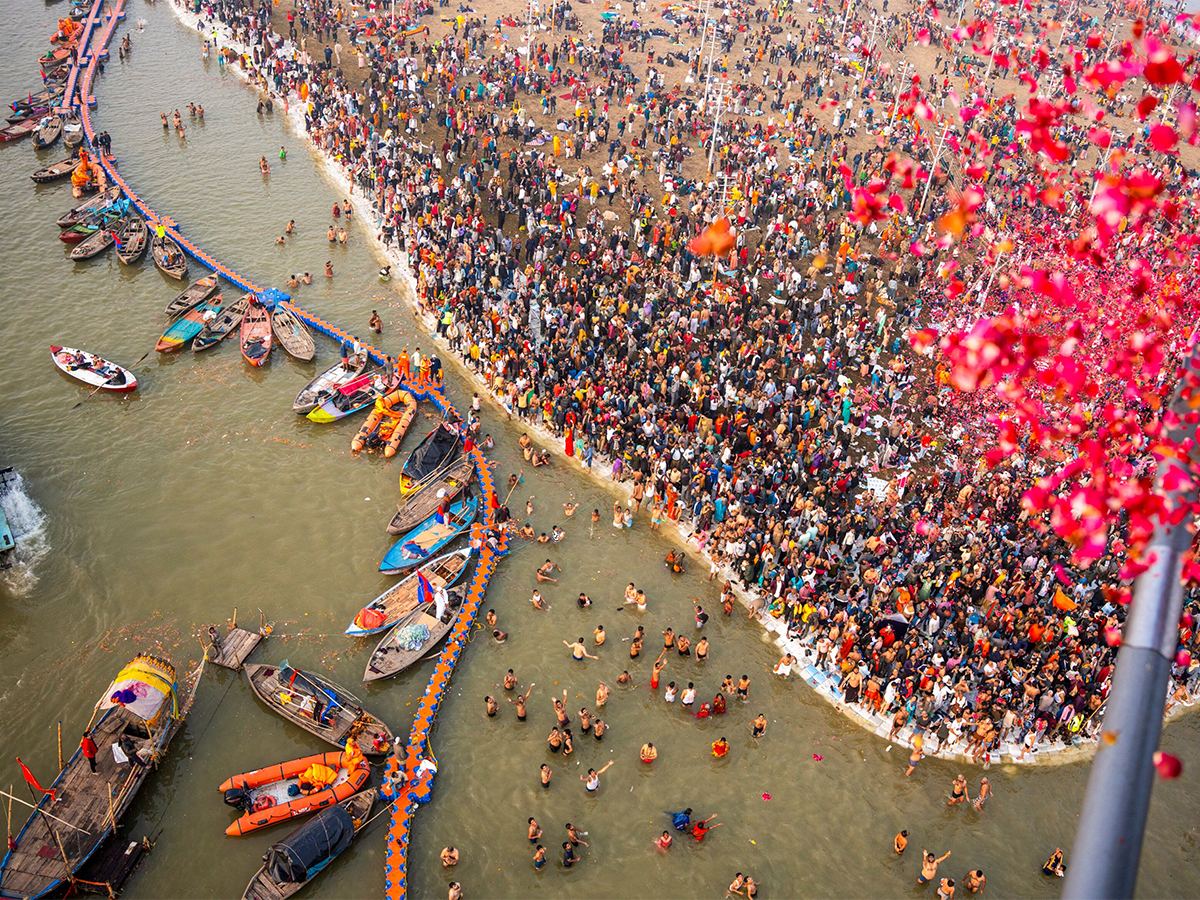Mahakumbh fraud, fake holy dip, Mahakumbh controversy, Kumbh Mela scam, religious exploitation, Mahakumbh rituals, Triveni Sangam scam