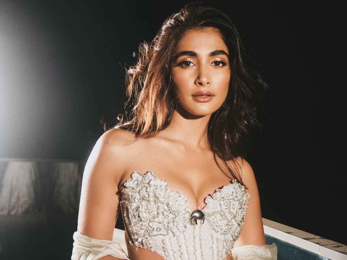 pooja-hegde Full Glamor, Zero Box Office