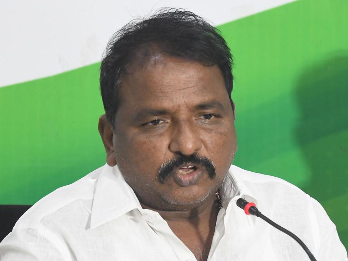 Sake Sailajanath Gives Shock to Jagan Mohan Reddy
