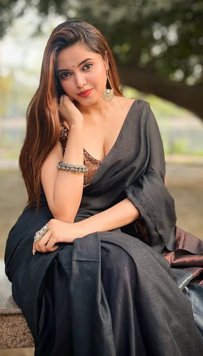 Shayeri Sinha Looks