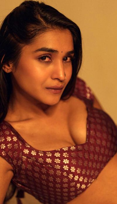 Teasing Queen Srushti Taare
