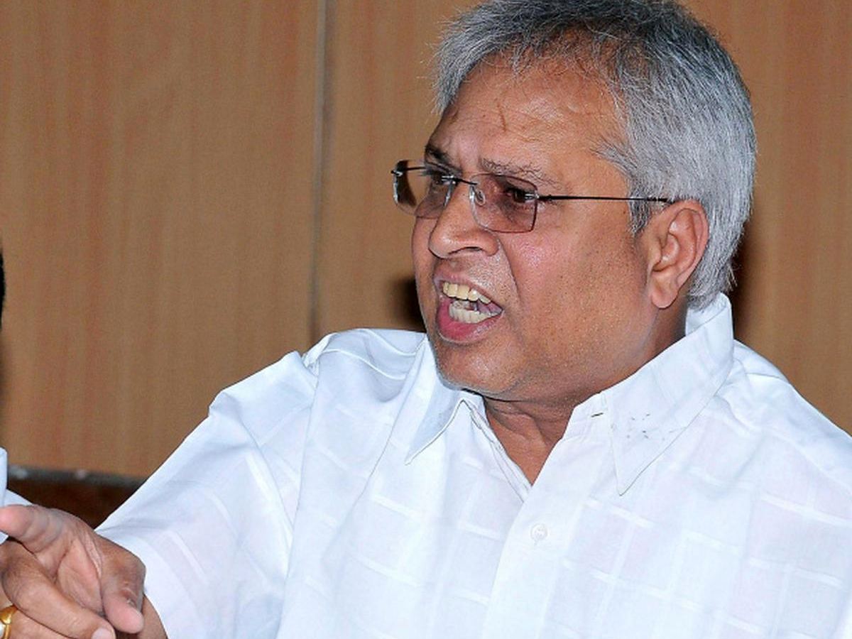 Undavalli Arun Kumar Into YSRCP