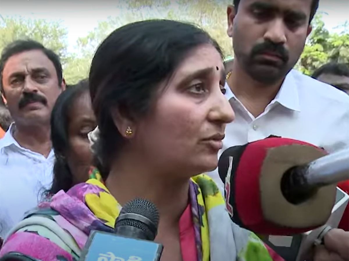 Vallabhaneni Vamsi Wife Pankajasri