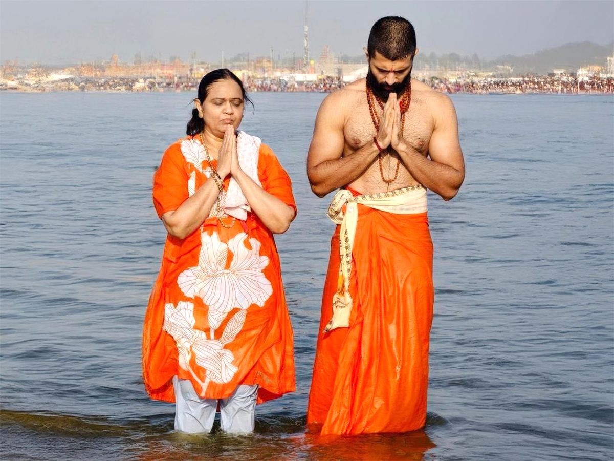 Vijay Deverakonda Holy Dip Maha Kumbh