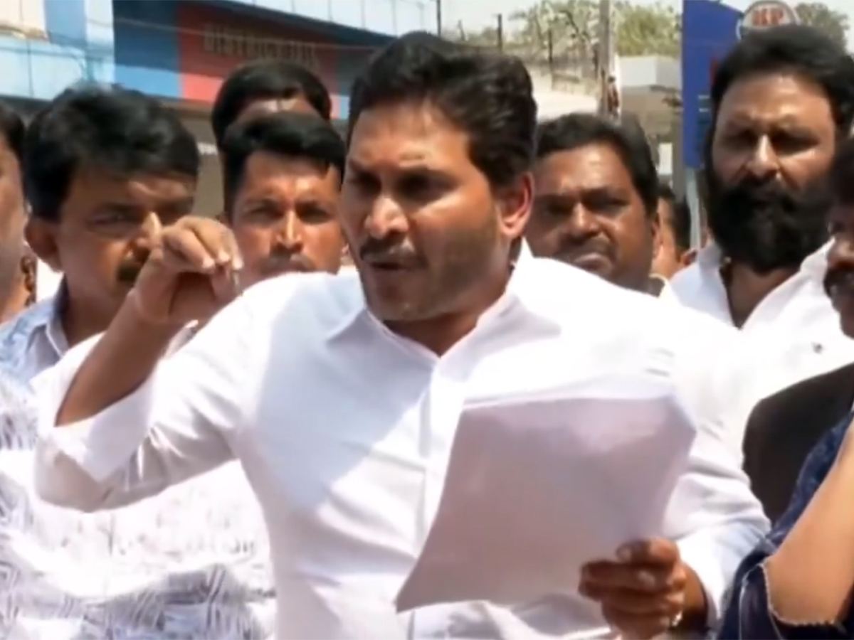 YS Jagan Meets Vallabhaneni Vamsi at Vijayawada Sub-jail