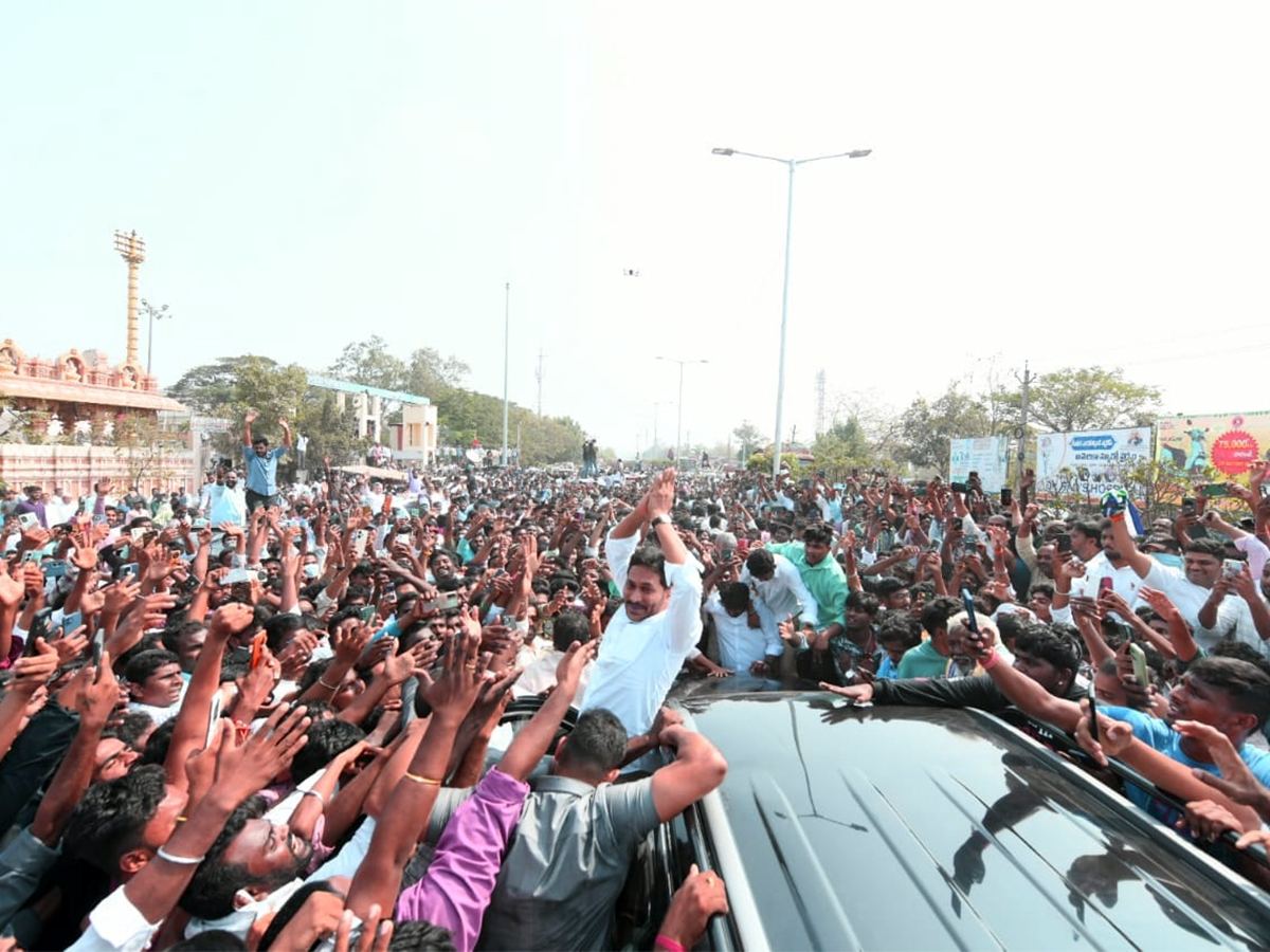 YS Jagan Mohan Reddy At Guntur Mirchi Yard