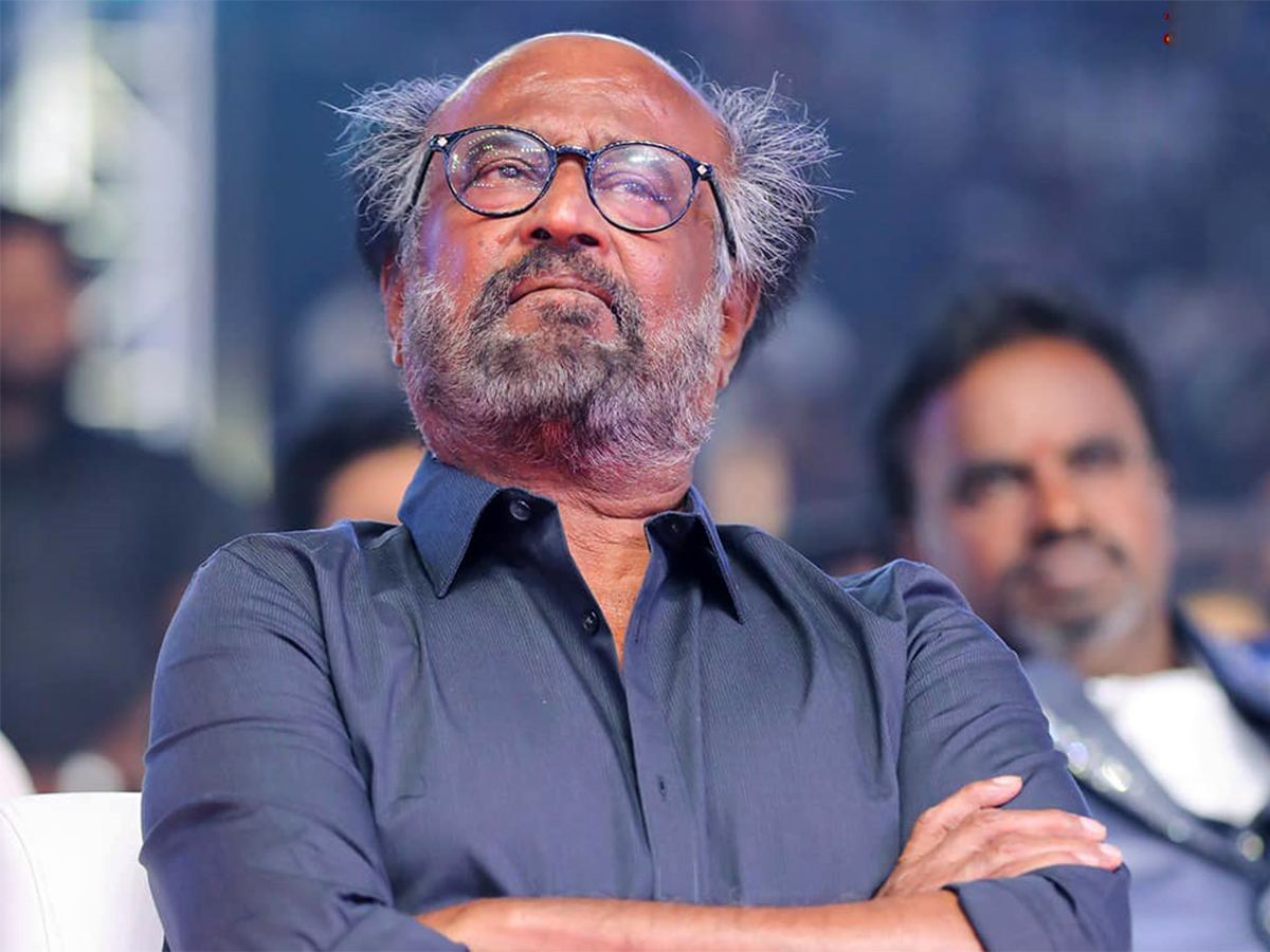 YSRCP Changes Colour Easily Over Rajinikanth