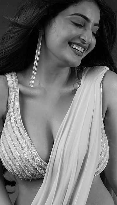 ananya-nagalla-stuns-with-bold-pics