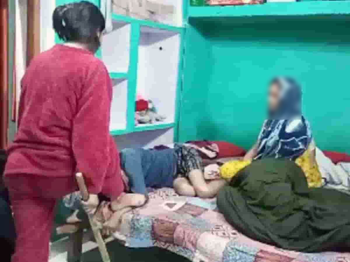 Daughters Beat Dad Before Death