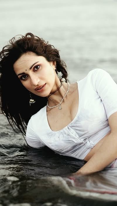 Diksha Singh Water Show Stuns
