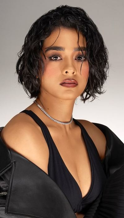 Gayathrie Shankar Teases with Hot & Sultry Looks