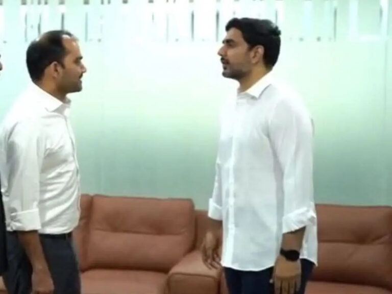 Ippala Ravindra Reddy Poses With Nara Lokesh