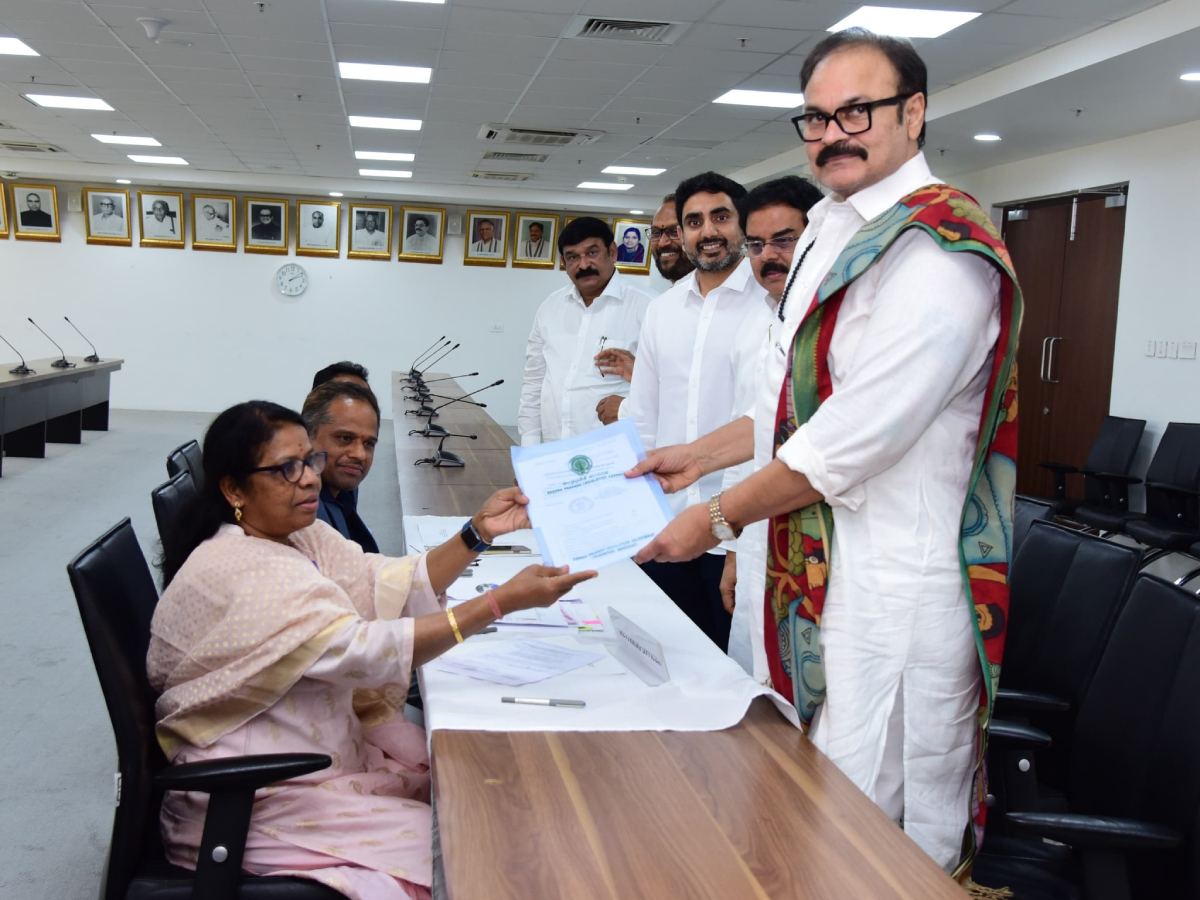 Lokesh Rubbishes Blue Media's Propaganda With A Single Sign