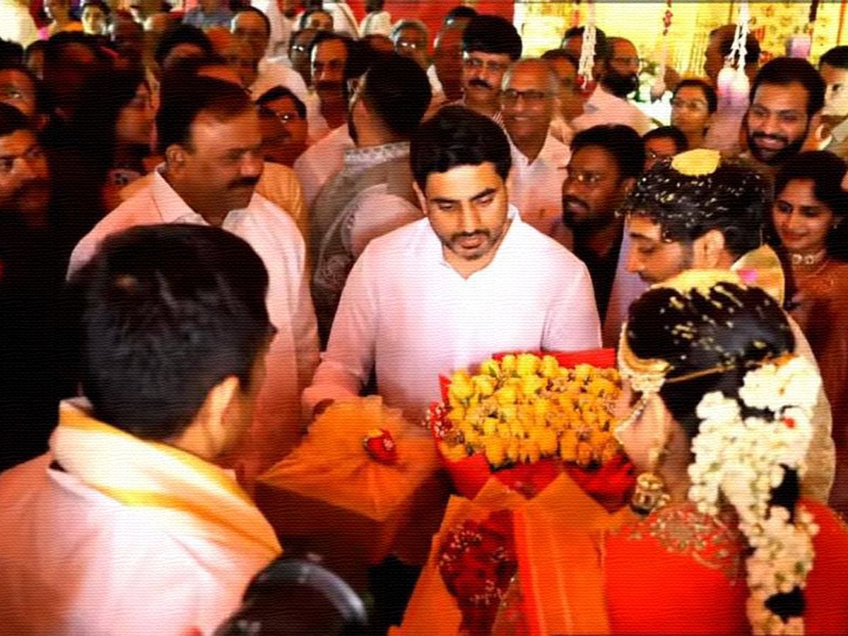 nara-lokesh-attended-ysr-congress-mla-annabattuni-sivakumar-son-wedding