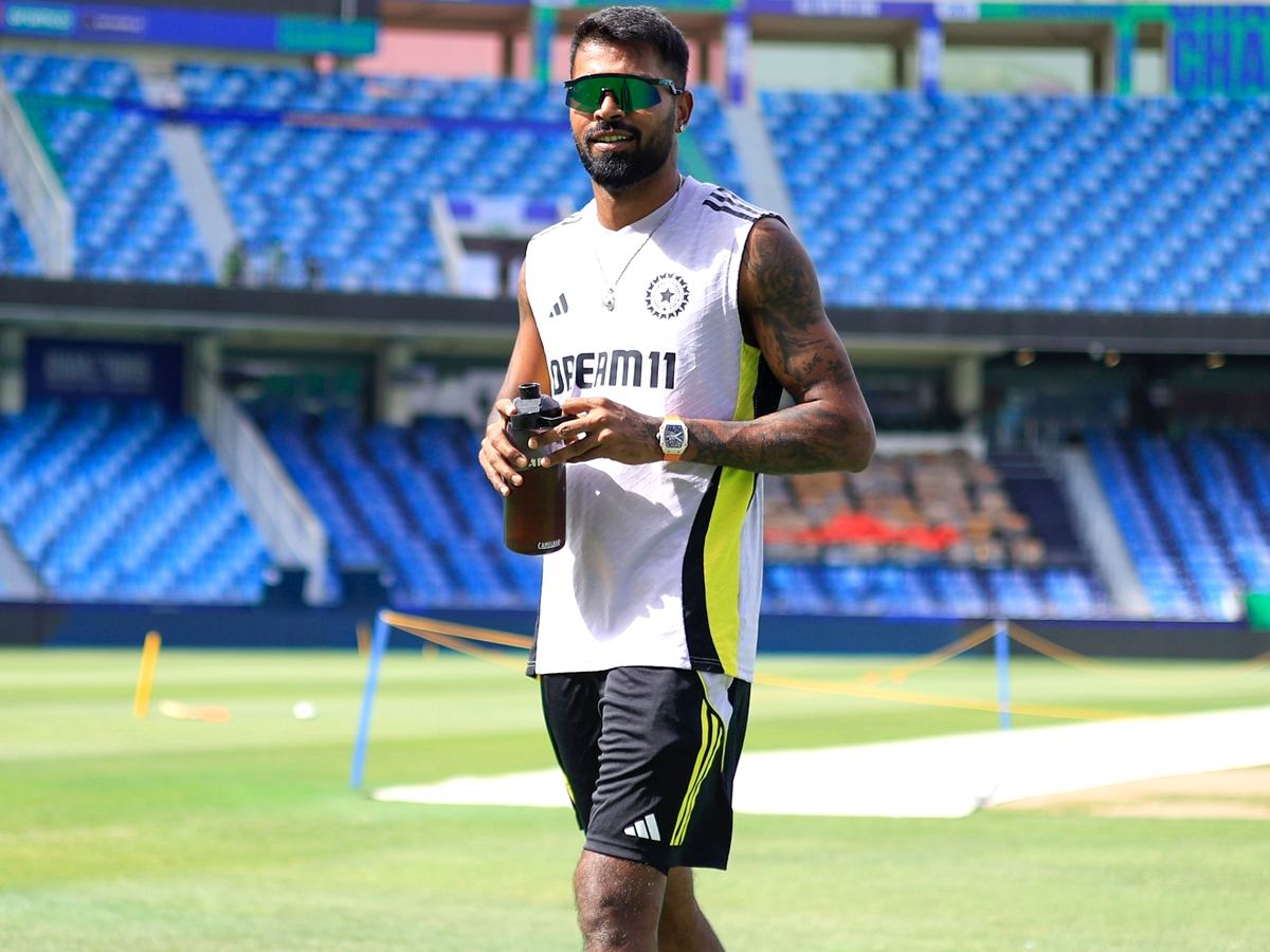 Pakistan Players Mock Hardik Pandya