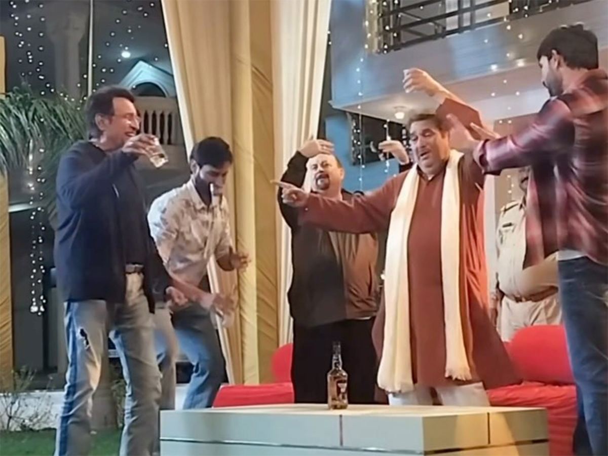 Raza Murad Drinking Video Viral