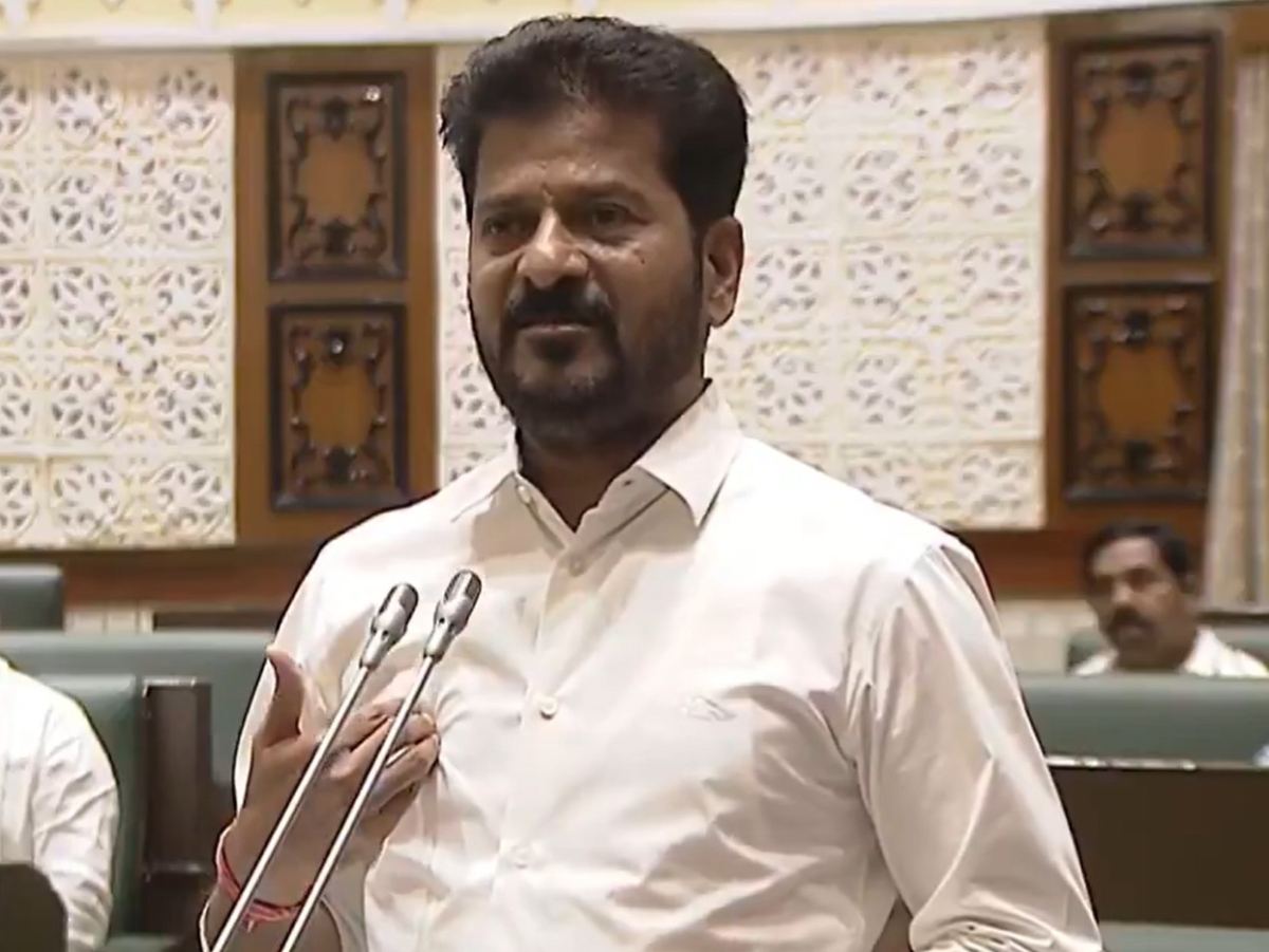 revanth-reddy Battaludadeesi roddupaina nilabedatam