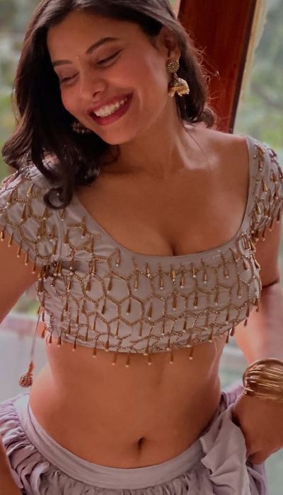 traditional-vibes-but-shalini-is-still-on-fire