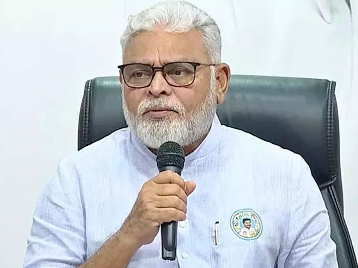 ambati-rambabu Vijaysai Reddy ompletely in Chandrababu's Hands