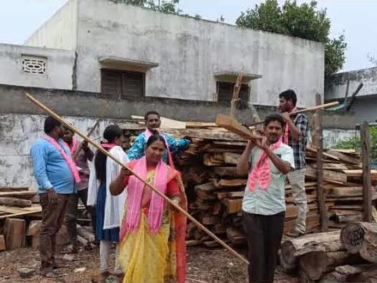 Gulabi Coolie Still Going On