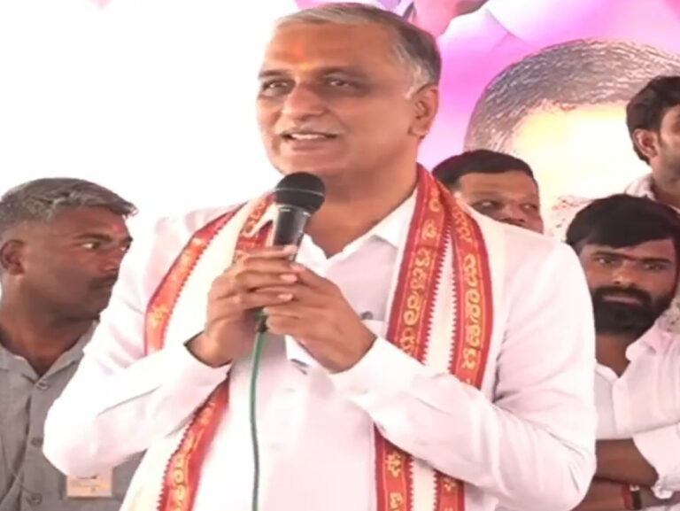KCR Nilabettaru, Revanth Reddy Padagottaru - Harish Rao