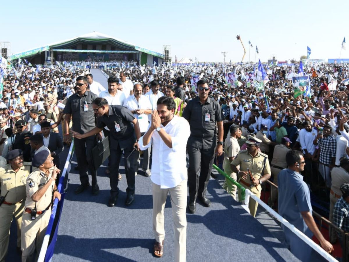 Jagan Mohan Reddy Comments on Police in Raptadu