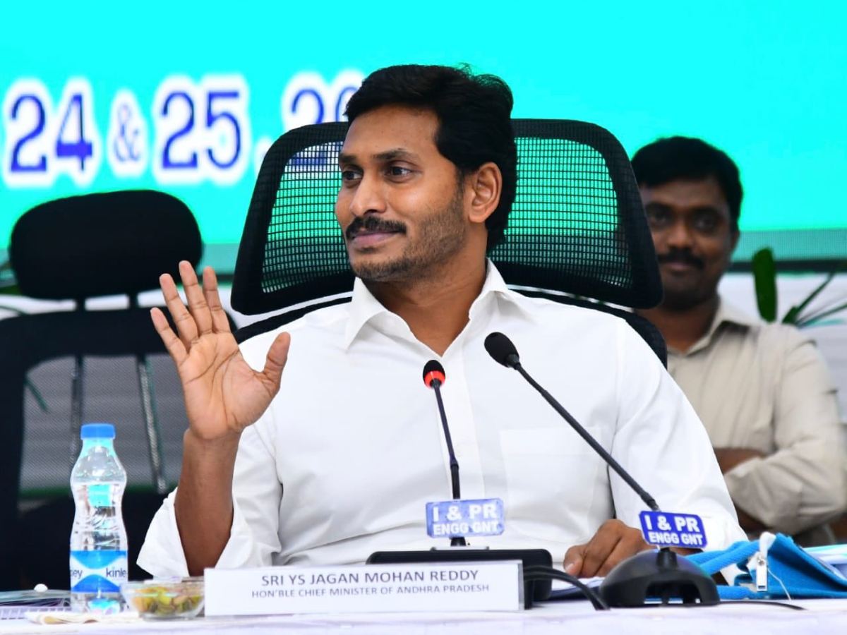 Jagan Mohan Reddy Should Apology For Comments on Police