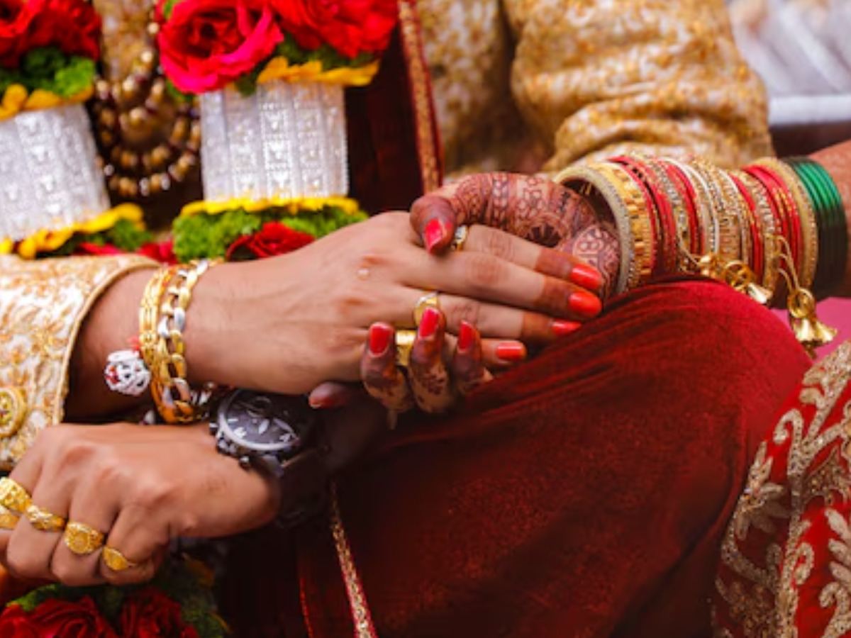 Mom Steals Groom and 8.5 Lakh