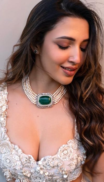 Neha Shetty Oozing Hotness