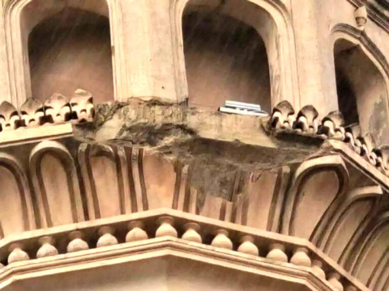 Pieces of Charminar Fall Tourists Run Scared