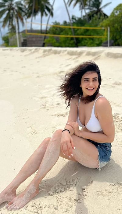 Hot Karishma Tanna