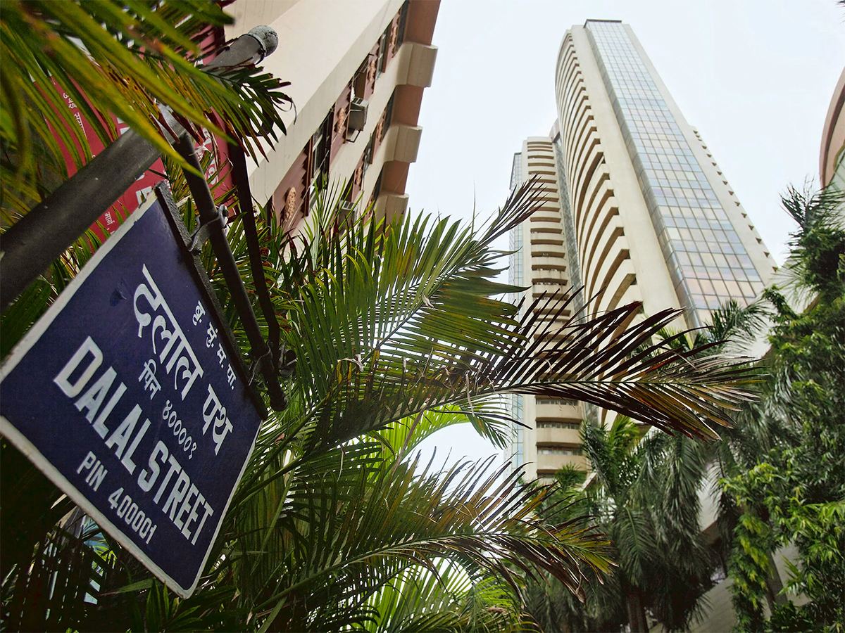 india-pak-tension-lifts-stock-market