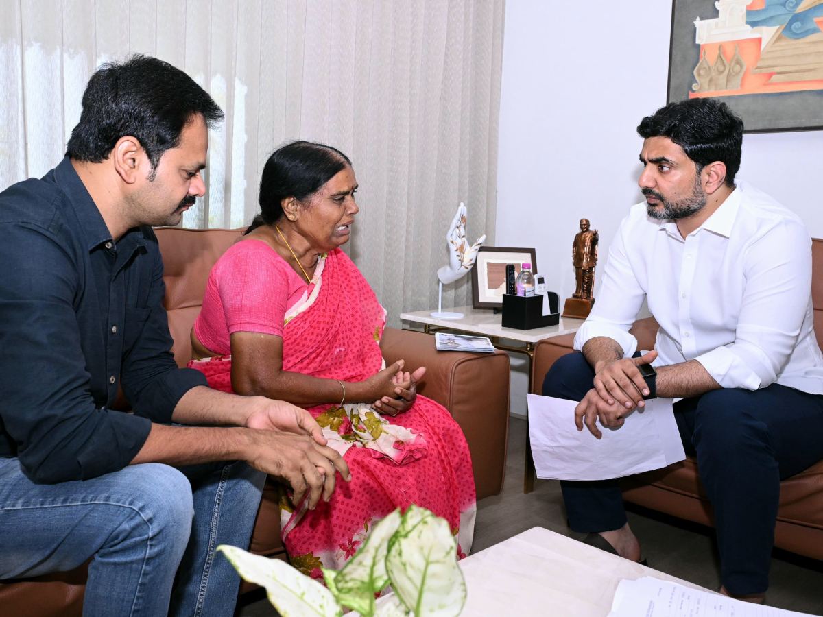nara-lokesh-met-venna-balakotireddy-family