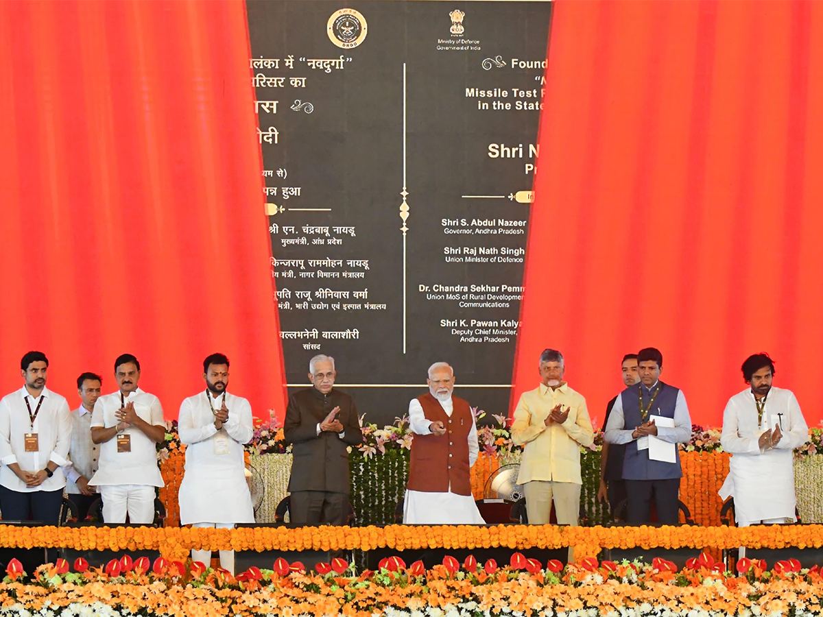 pawan-kalyan-chandrababu-naidu-narendra-modi-choclate