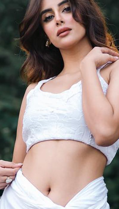 Too Hot for the Outdoors – Miesha in White