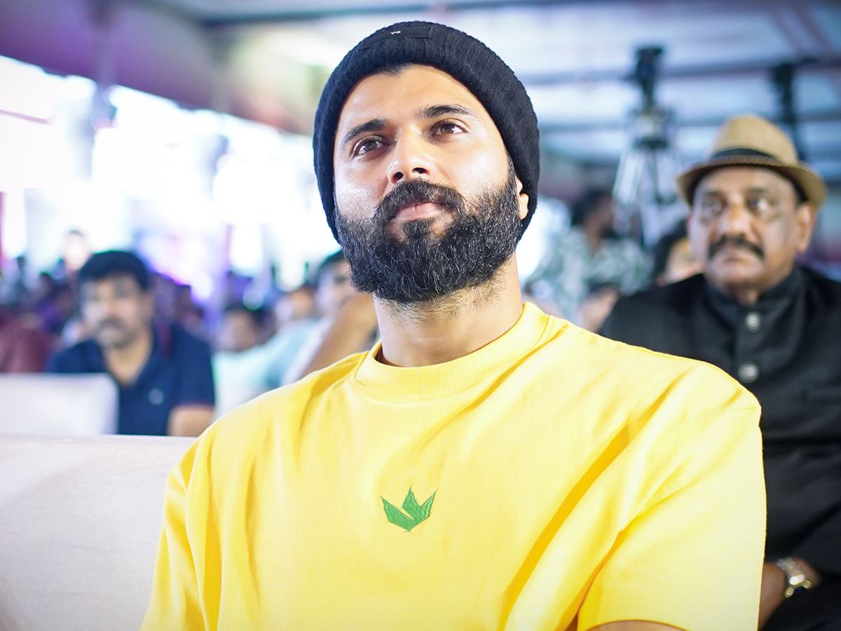Vijay Deverakonda Gives Clarity