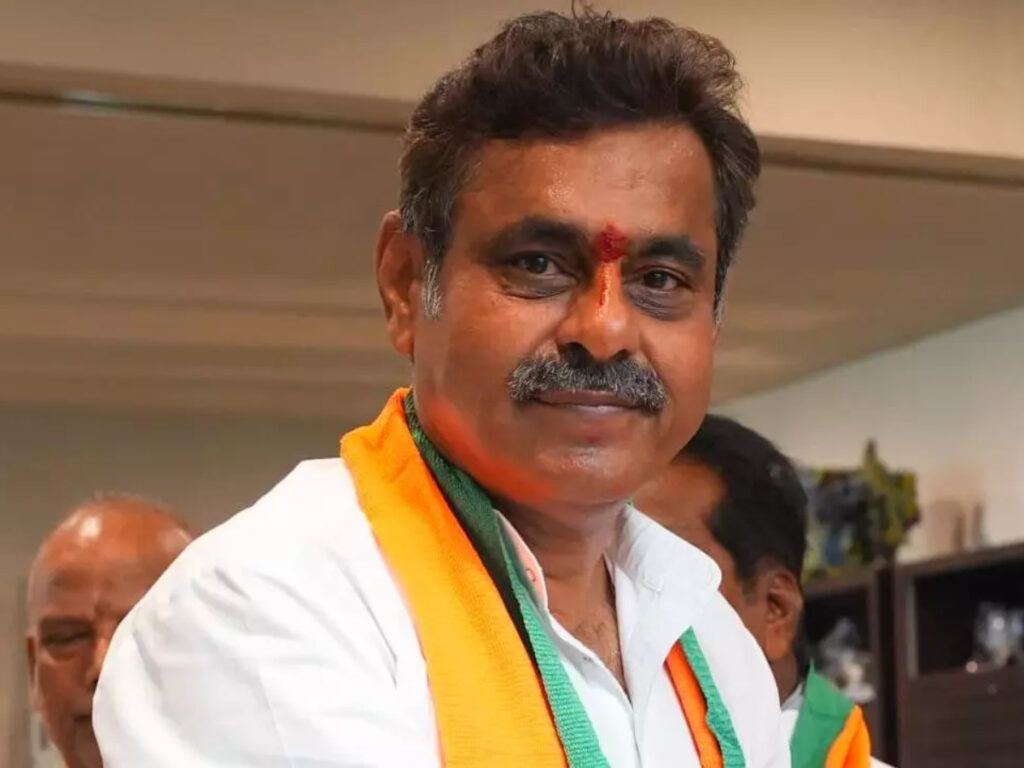 KCR, KTR Link Has to be Established: Vishweswar Reddy