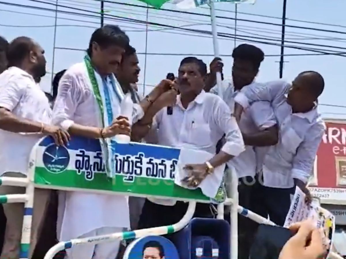 Botsa Satyanarayana Faints Due to Heat Stroke