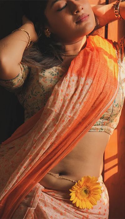flower-on-navel.-heat-on-peak.-chatterjee-fully-lit