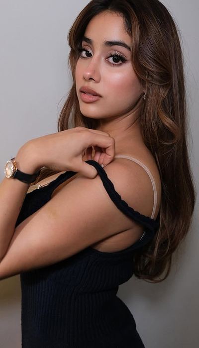 Janhvi Kapoor Unleashes Her Inner Temptress