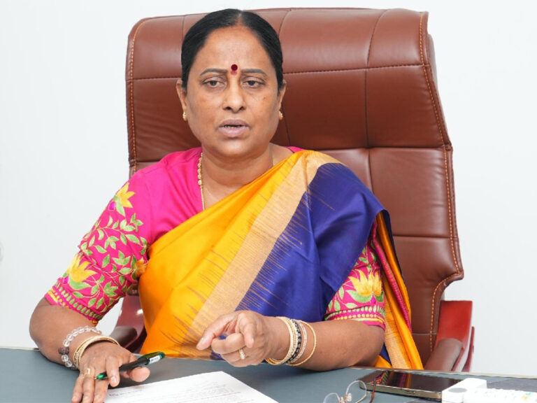 Konda Surekha Faints in Secretariat