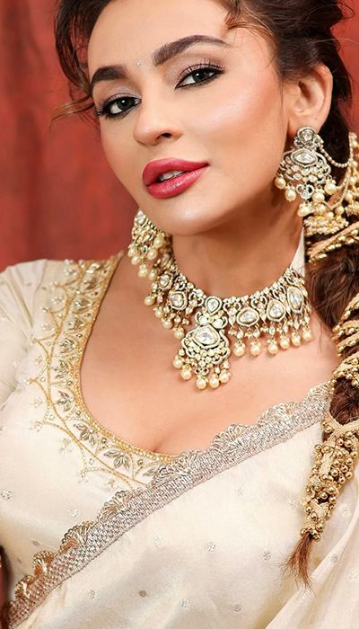 Langa-Voni,-Loud-Glam-Ethnic,-Elegant-Seerat-Kapoor
