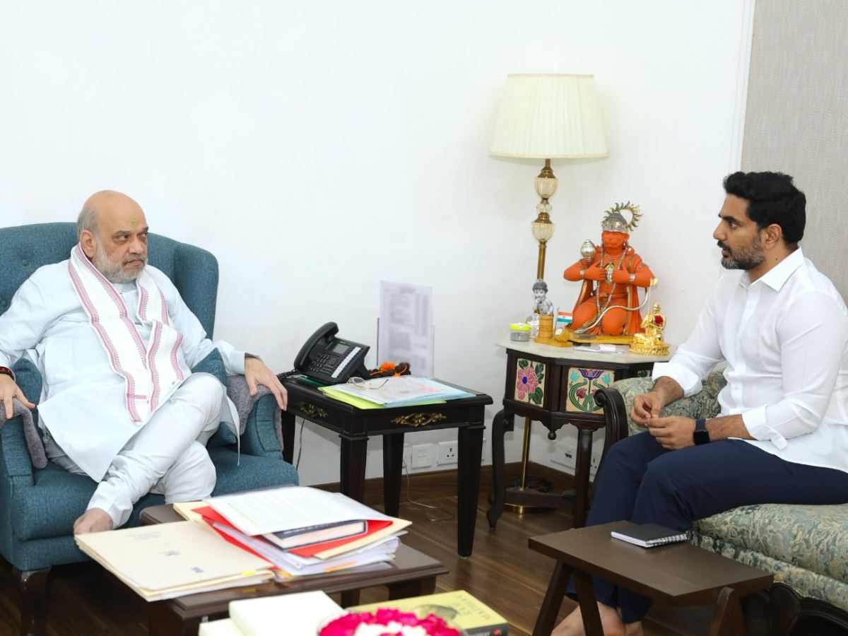 lokesh-discusses-with-amit-shah-about-jagan