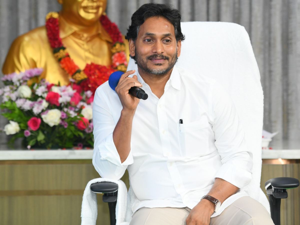 Police Are Not Calling Jagan For Enquiry In Singayya Case