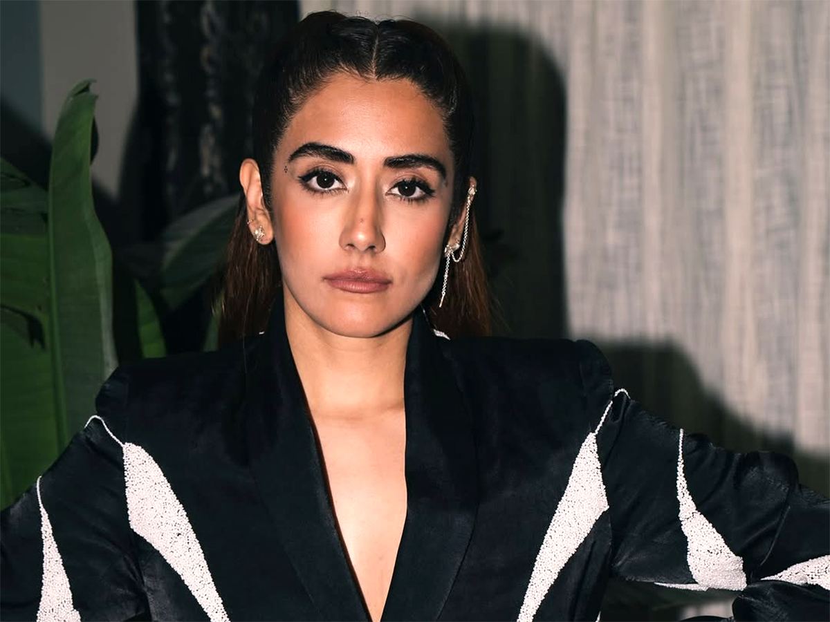 Singer Jonita Gandhi Exposes Trolls Brutally
