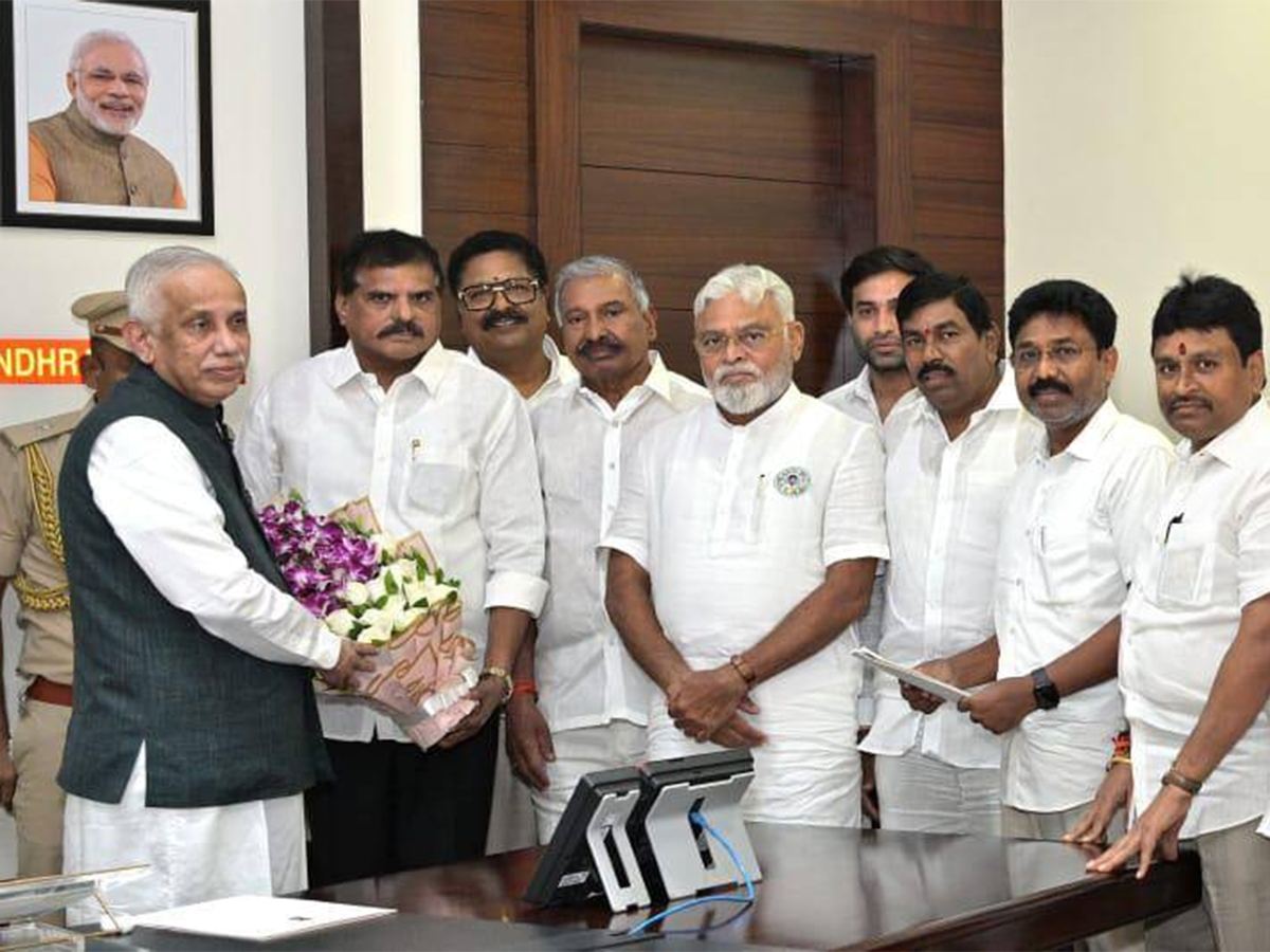ysrcp-leaders-meet-governor